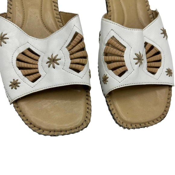 ST JOHN’S BAY WHITE STARFISH DESIGN SLIDE ON SANDALS SIZE 10M - Picture 2 of 4